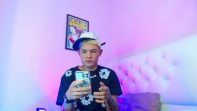 Snapshot of bad_boy_hottx chatting on 11-21-25, 03:49 bad boy hottx online show from 11-21-25, 03:49