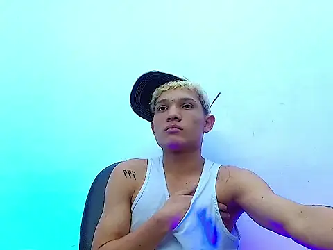 Snapshot of bad_boy_hottx chatting on 11-25-25, 05:18 bad boy hottx online show from 11-25-25, 05:18