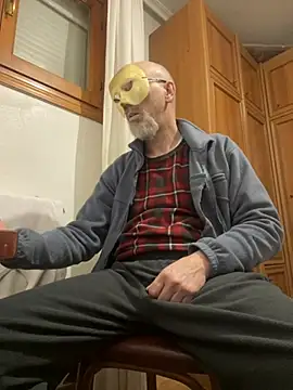 Snapshot of men1967 chatting on 02-13-26, 05:09 men1967 online show from 02-13-26, 05:09