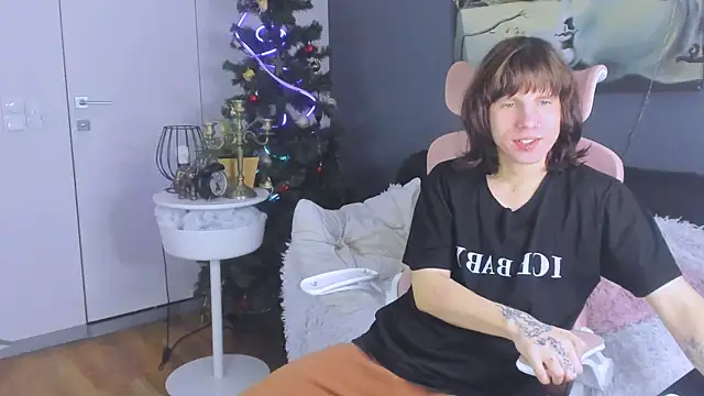 Snapshot of CutieKai_ chatting on 01-12-26, 10:15 CutieKai online show from 01-12-26, 10:15