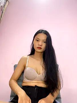 Snapshot of lung-linh chatting on 11-19-25, 02:06 lung-linh online show from 11-19-25, 02:06