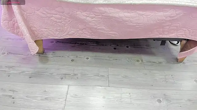 Snapshot of kendra_london chatting on 11-24-25, 11:21 kendra london online show from 11-24-25, 11:21