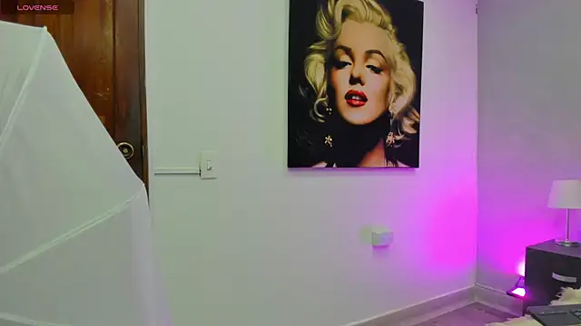 Snapshot of kendra_london chatting on 11-26-25, 11:11 kendra london online show from 11-26-25, 11:11