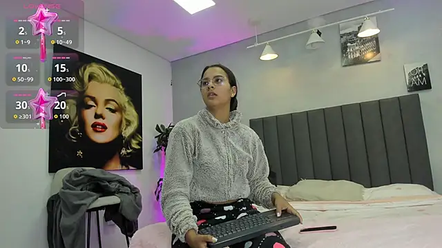 kendra london online show from 04-22-26, 09:44