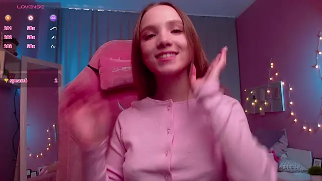 Adria Arjona online show from 04-16-26, 07:42