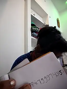 Snapshot of Simmy_hot chatting on 12-17-25, 04:35 Simmy hot online show from 12-17-25, 04:35