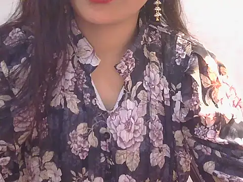 Snapshot of Sneha_lovely01 chatting on 12-02-25, 06:08 Sneha lovely01 online show from 12-02-25, 06:08