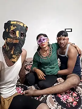 Snapshot of Real-Family chatting on 11-26-25, 10:05 Real-Family online show from 11-26-25, 10:05