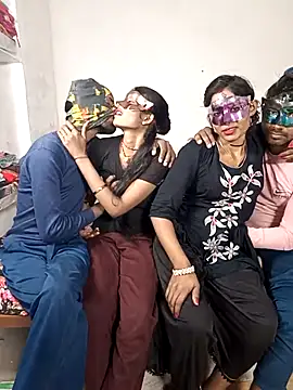 Snapshot of Real-Family chatting on 12-02-25, 05:19 Real-Family online show from 12-02-25, 05:19