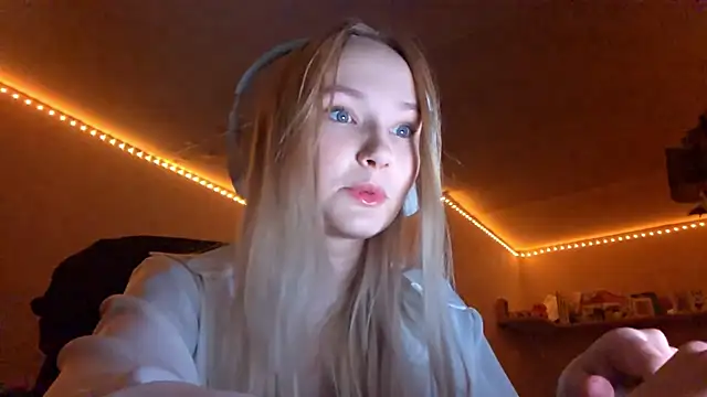 Snapshot of KarinRobertson chatting on 11-10-25, 05:34 KarinRobertson online show from 11-10-25, 05:34