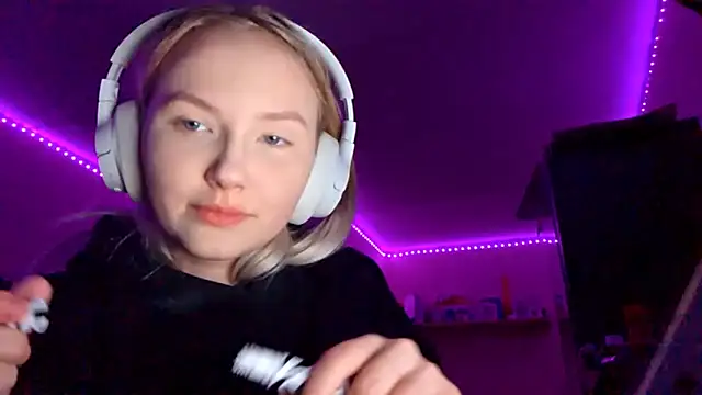 KarinRobertson online show from 11-26-25, 04:08