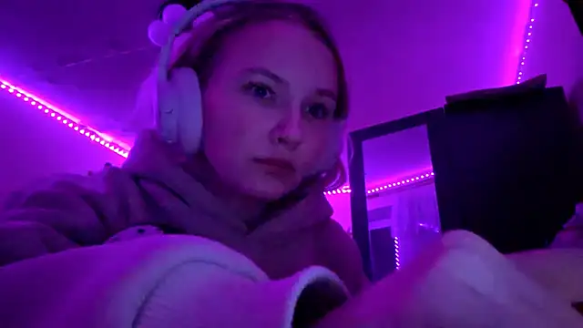 KarinRobertson online show from 12-04-25, 06:27