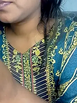 Snapshot of Neha533 chatting on 05-03-26, 04:35 Neha533 online show from 05-03-26, 04:35