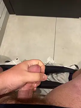 ChubbyBrit online show from 11-19-25, 05:13