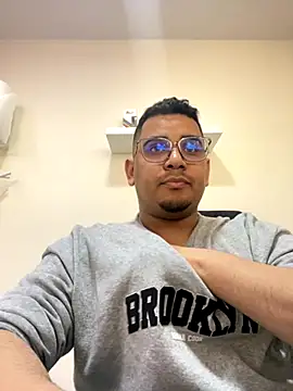 Snapshot of Dante_Valcur chatting on 11-03-25, 02:18 Dante Valcur online show from 11-03-25, 02:18