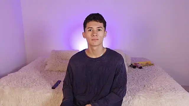 Snapshot of Eiden_Blake chatting on 11-23-25, 10:04 Eiden Blake online show from 11-23-25, 10:04