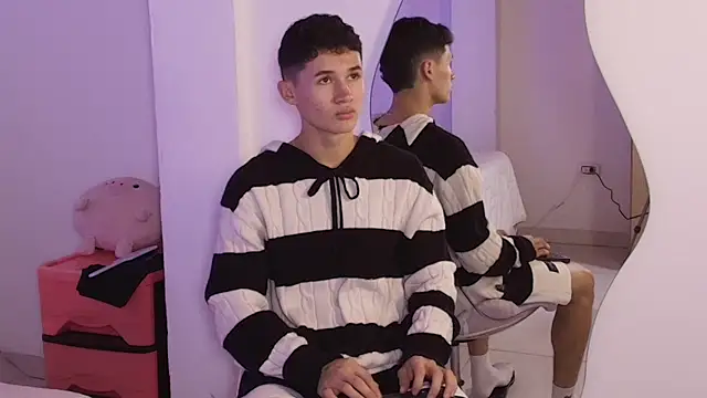 Snapshot of Eiden_Blake chatting on 11-29-25, 11:30 Eiden Blake online show from 11-29-25, 11:30