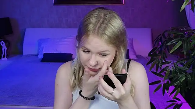 Mila wxw online show from 11-23-25, 09:31