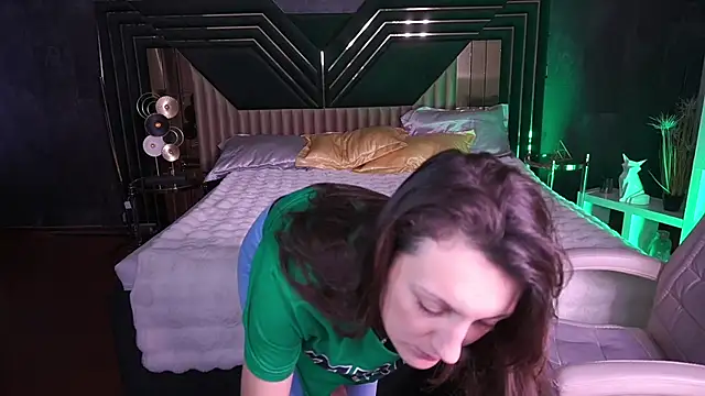 ZafiraMoonn online show from 12-18-25, 07:14