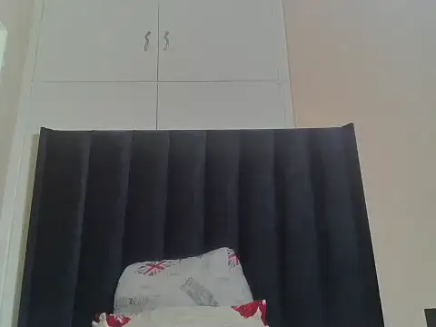 SweetSavage18 online show from 05-13-26, 07:33