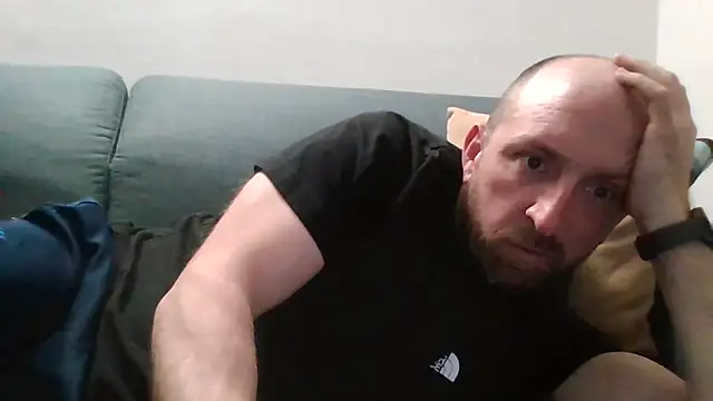 Snapshot of luca_beech88 chatting on 04-06-26, 06:31 luca beech88 online show from 04-06-26, 06:31