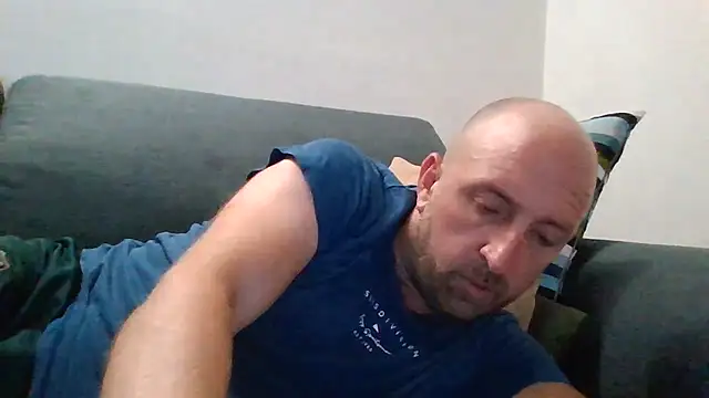 Snapshot of luca_beech88 chatting on 06-25-26, 06:34 luca beech88 online show from 06-25-26, 06:34