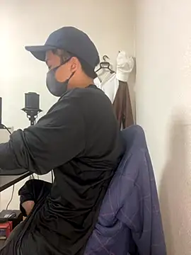 Snapshot of RYUTA_9911 chatting on 11-08-25, 10:37 RYUTA 9911 online show from 11-08-25, 10:37