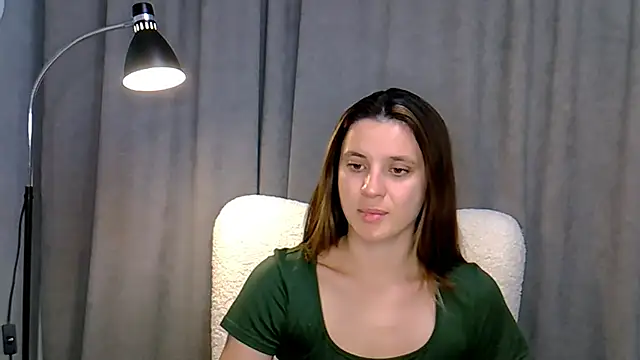 Snapshot of KiraHoney chatting on 06-25-26, 10:03 KiraHoney online show from 06-25-26, 10:03