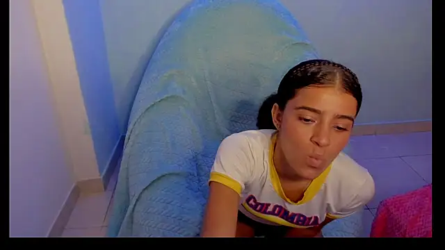 Snapshot of callmeocean chatting on 11-04-25, 01:43 callmeocean online show from 11-04-25, 01:43