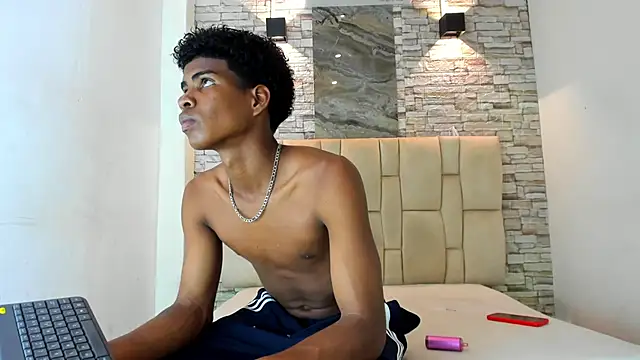 XAVI LEE online show from 11-24-25, 08:19