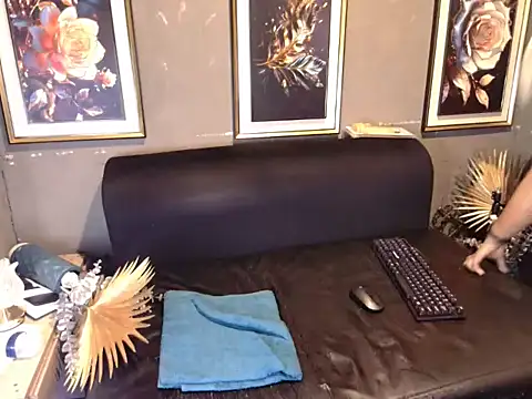 Slipperyebony online show from 11-26-25, 06:58