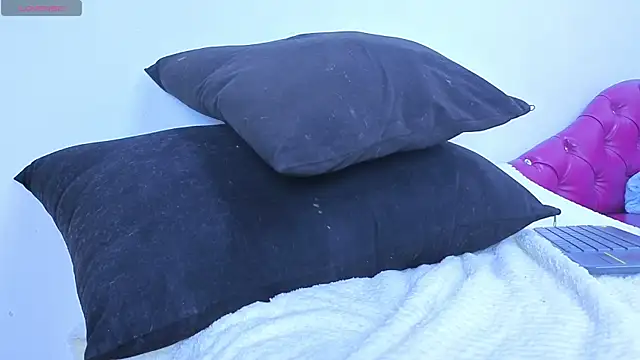 Julieta horney online show from 11-06-25, 03:02