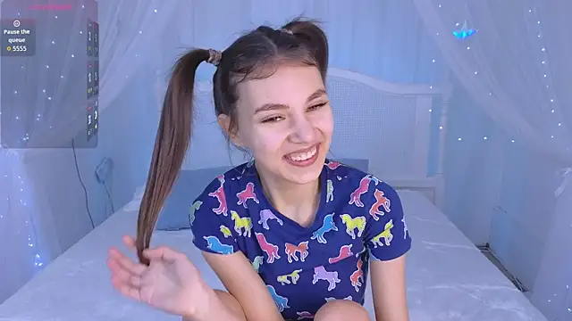 Little  Lunaa online show from 04-11-26, 09:57