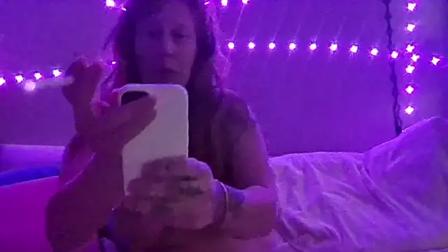 Snapshot of Redriddinghood8 chatting on 11-16-25, 03:34 Redriddinghood8 online show from 11-16-25, 03:34