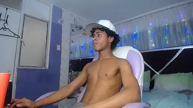 Santy bigcock 01 online show from 05-19-26, 04:57