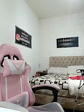 nahiarabiel33 online show from 04-12-26, 09:20