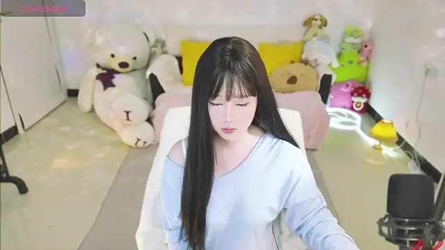 Snapshot of Nina37 chatting on 01-13-26, 12:43 Nina37 online show from 01-13-26, 12:43