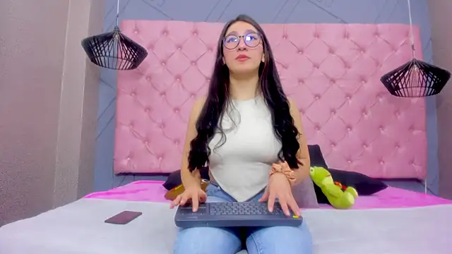 Mia Horney online show from 12-02-25, 12:21