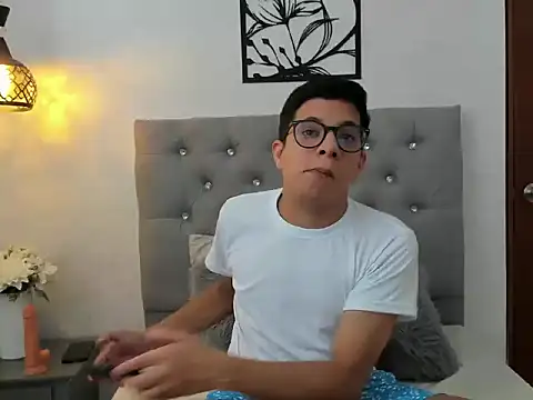 Snapshot of LucaDave_1 chatting on 11-07-25, 07:36 LucaDave 1 online show from 11-07-25, 07:36