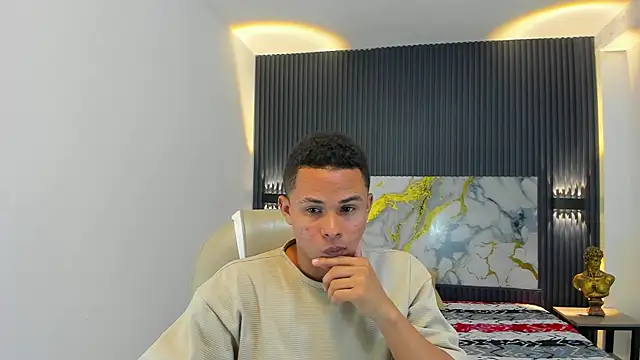 Liams18 online show from 12-19-25, 01:34