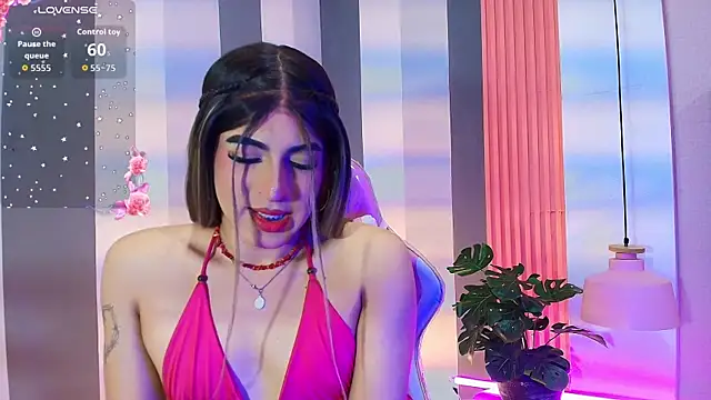 Snapshot of camii_raux chatting on 12-20-25, 03:46 camii raux online show from 12-20-25, 03:46