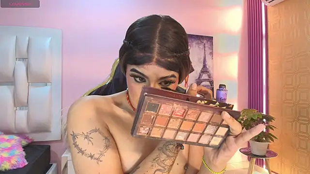 Snapshot of camii_raux chatting on 12-23-25, 03:59 camii raux online show from 12-23-25, 03:59