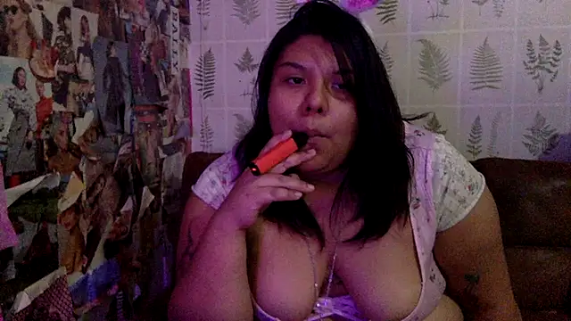 Snapshot of annoyedputa chatting on 11-17-25, 06:08 annoyedputa online show from 11-17-25, 06:08