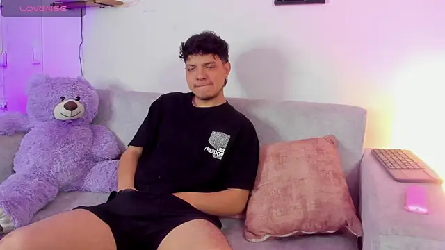 Snapshot of MidNightTouch-21 chatting on 11-08-25, 01:06 MidNightTouch-21 online show from 11-08-25, 01:06