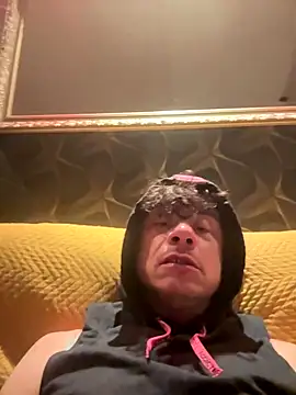 Szturman1985 online show from 12-22-25, 06:21