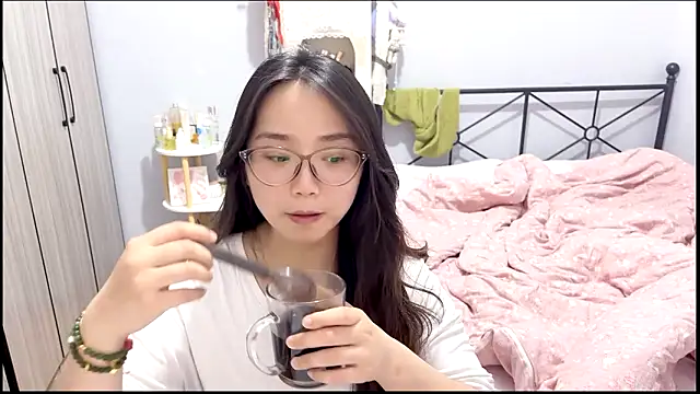 Hmm 0303 online show from 04-25-26, 05:10