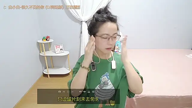 Snapshot of Hmm_0303 chatting on 06-14-26, 05:26 Hmm 0303 online show from 06-14-26, 05:26