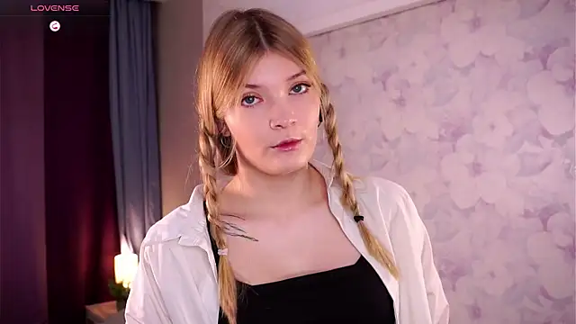 Snapshot of UteMessineo chatting on 11-12-25, 06:25 UteMessineo online show from 11-12-25, 06:25