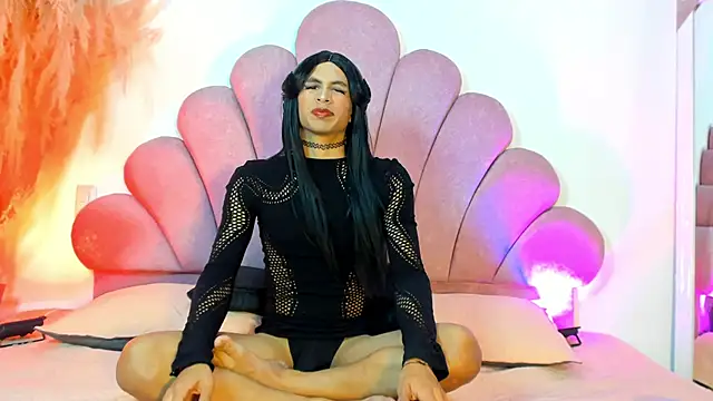 Dominique Rae online show from 12-16-25, 02:44