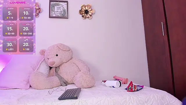 Nyra lux16 online show from 12-04-25, 08:34